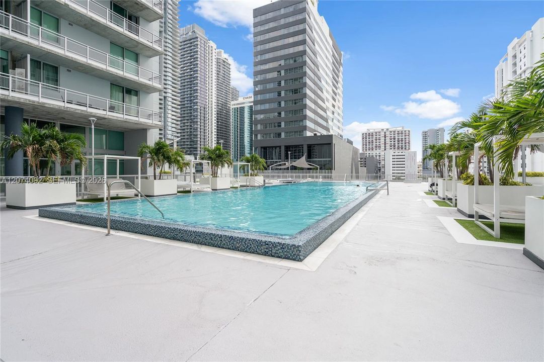 For Rent: $5,500 (2 beds, 2 baths, 1337 Square Feet)