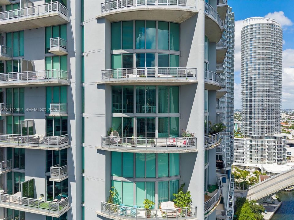 For Rent: $5,500 (2 beds, 2 baths, 1337 Square Feet)