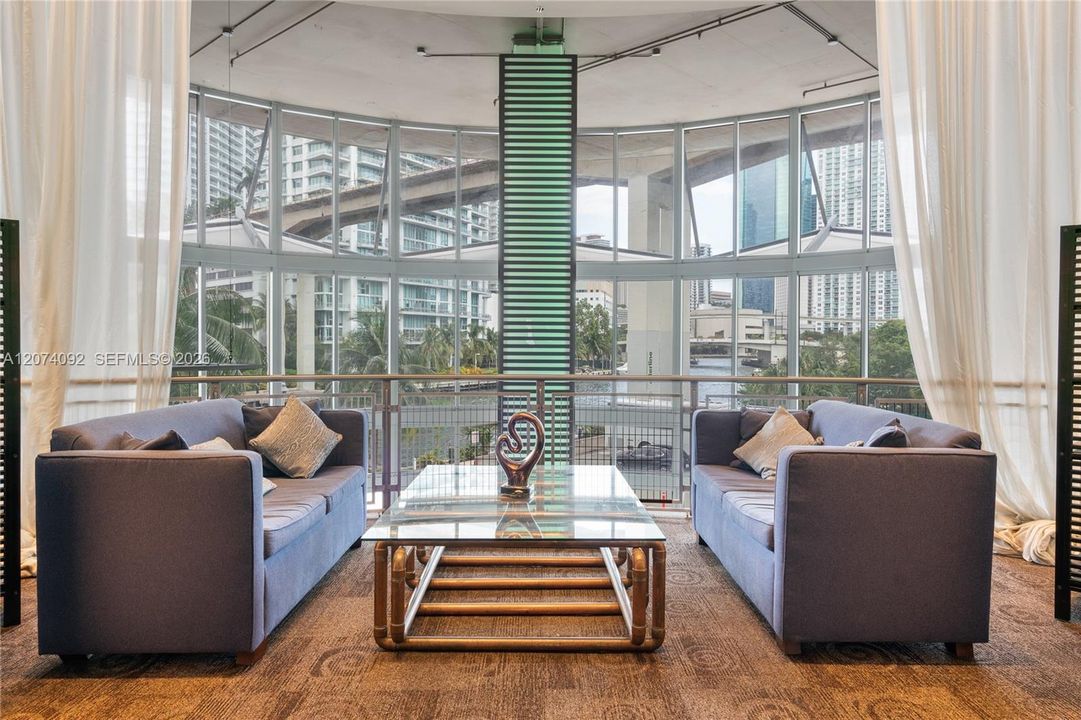 For Rent: $5,500 (2 beds, 2 baths, 1337 Square Feet)