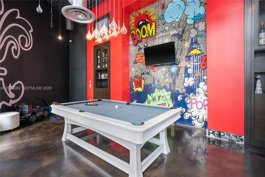 For Rent: $5,500 (2 beds, 2 baths, 1337 Square Feet)