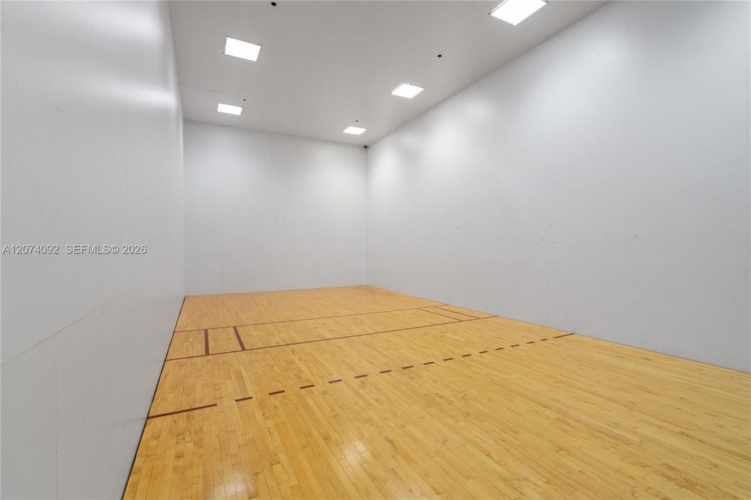 For Rent: $5,500 (2 beds, 2 baths, 1337 Square Feet)