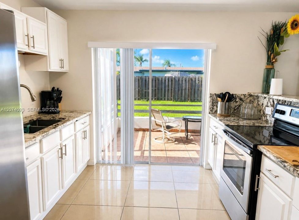 For Sale: $440,000 (2 beds, 2 baths, 1047 Square Feet)