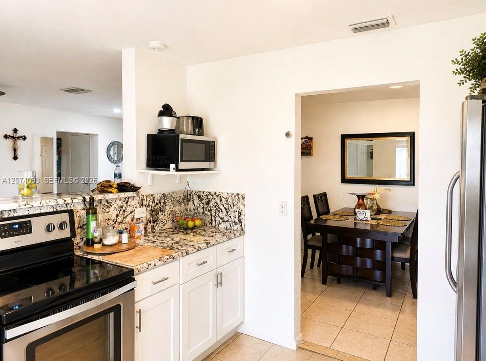 For Sale: $440,000 (2 beds, 2 baths, 1047 Square Feet)