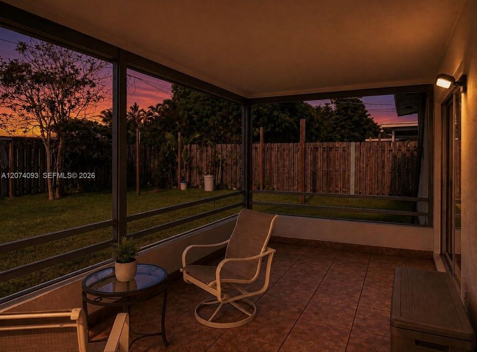 For Sale: $440,000 (2 beds, 2 baths, 1047 Square Feet)