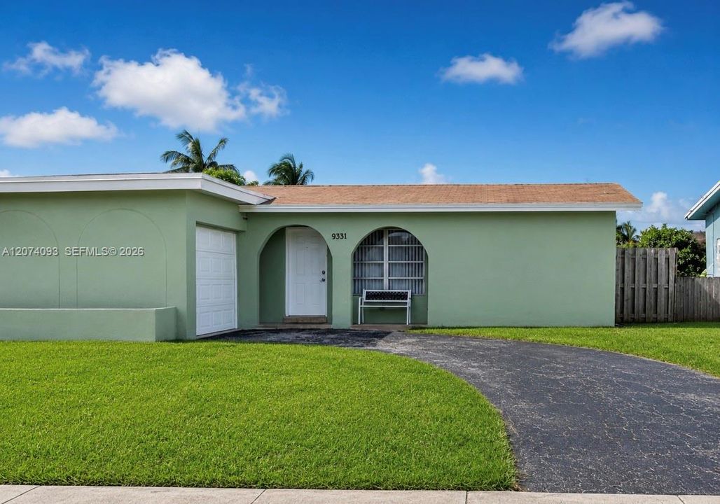 For Sale: $440,000 (2 beds, 2 baths, 1047 Square Feet)