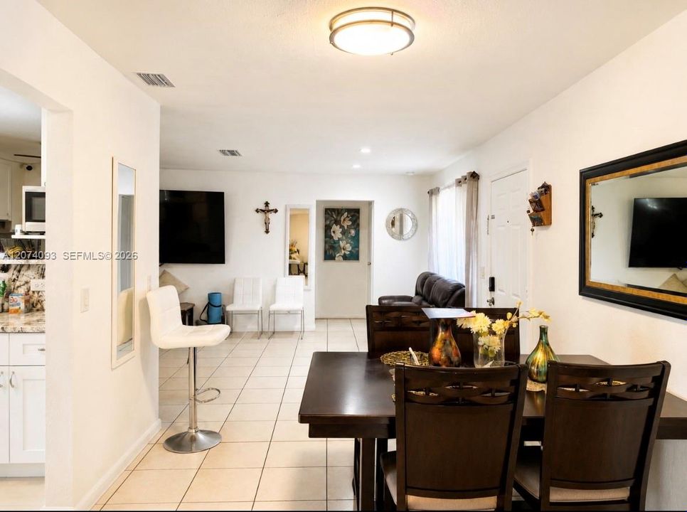 For Sale: $440,000 (2 beds, 2 baths, 1047 Square Feet)