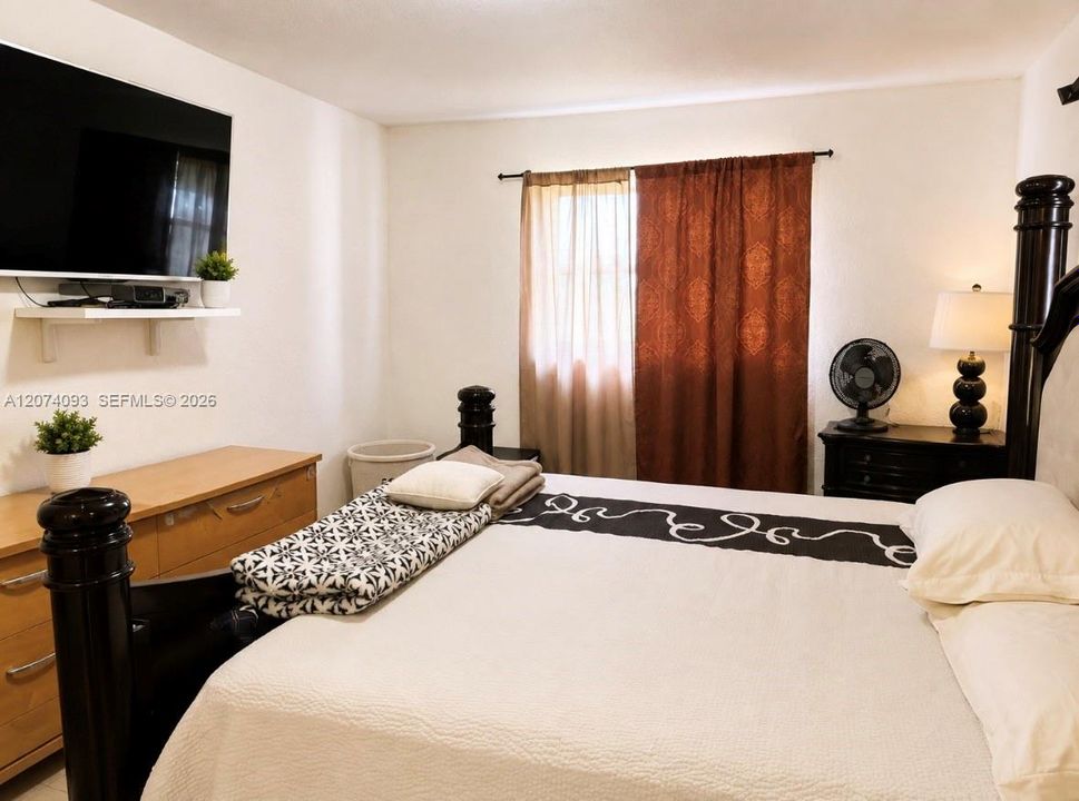 For Sale: $440,000 (2 beds, 2 baths, 1047 Square Feet)