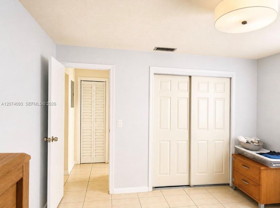 For Sale: $440,000 (2 beds, 2 baths, 1047 Square Feet)