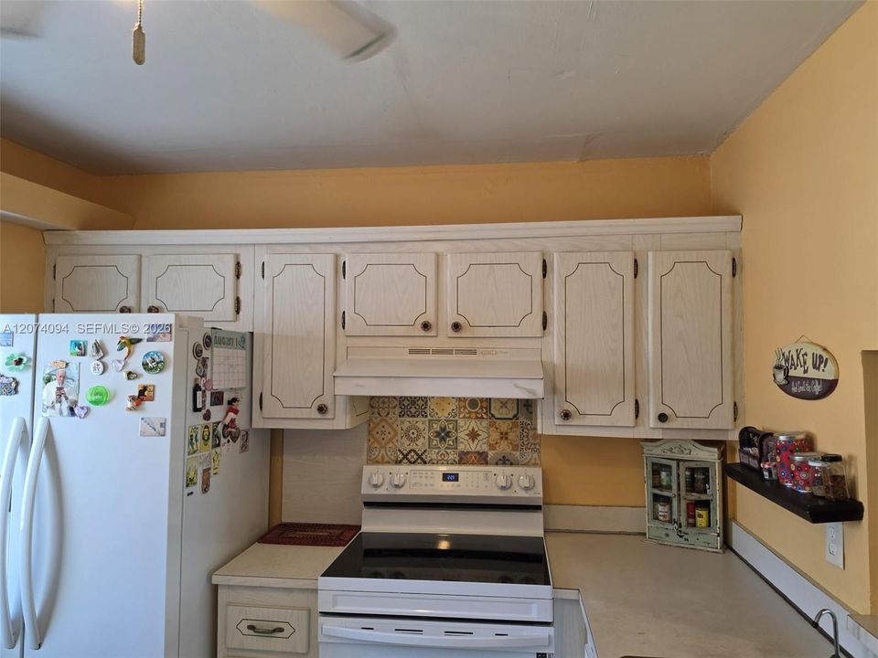 For Sale: $255,000 (2 beds, 2 baths, 1092 Square Feet)