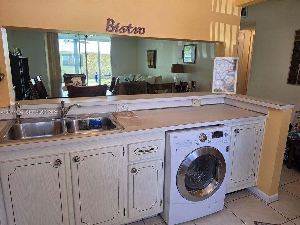 For Sale: $255,000 (2 beds, 2 baths, 1092 Square Feet)