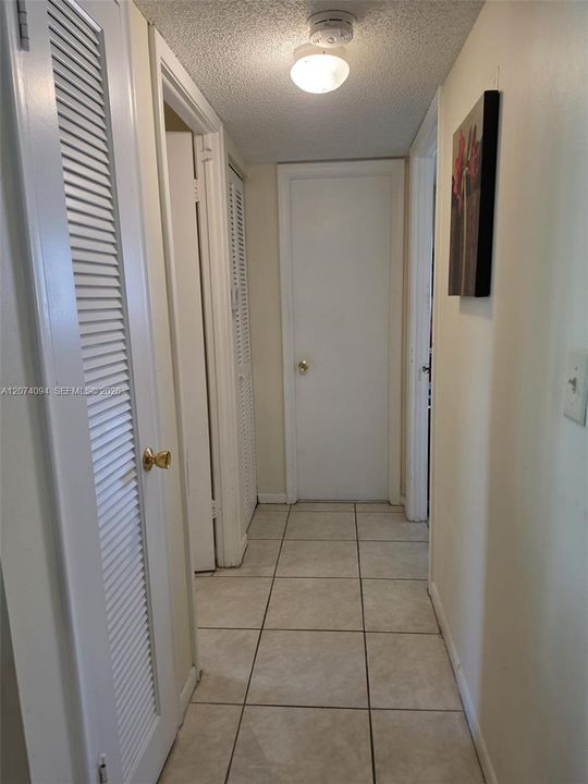 For Sale: $255,000 (2 beds, 2 baths, 1092 Square Feet)