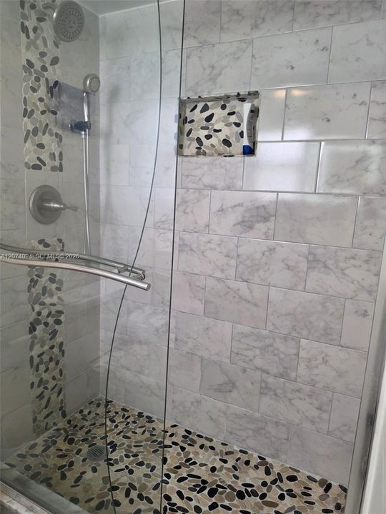 For Sale: $255,000 (2 beds, 2 baths, 1092 Square Feet)