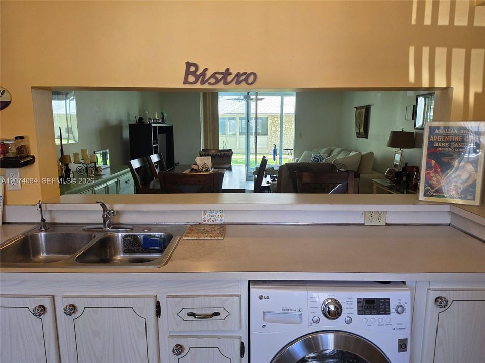 For Sale: $255,000 (2 beds, 2 baths, 1092 Square Feet)