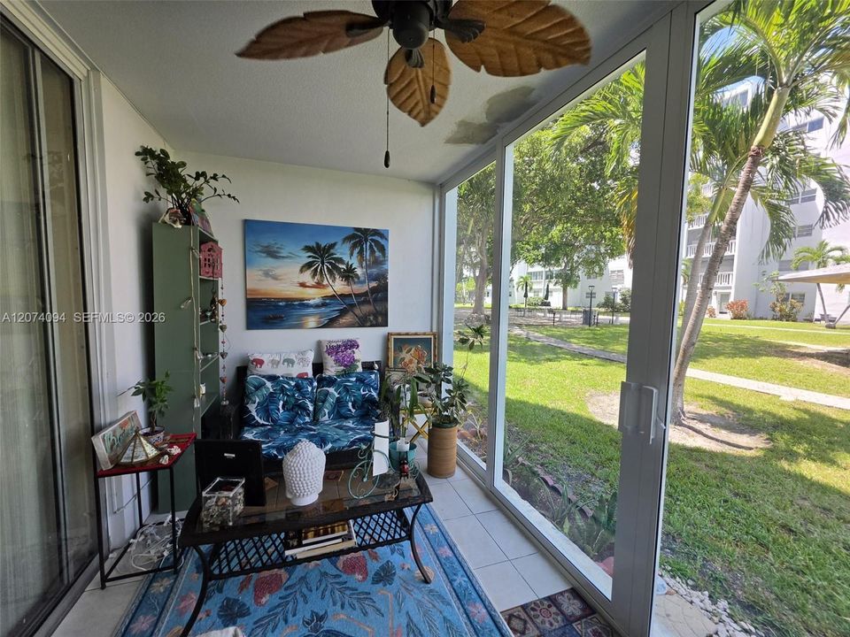 For Sale: $255,000 (2 beds, 2 baths, 1092 Square Feet)