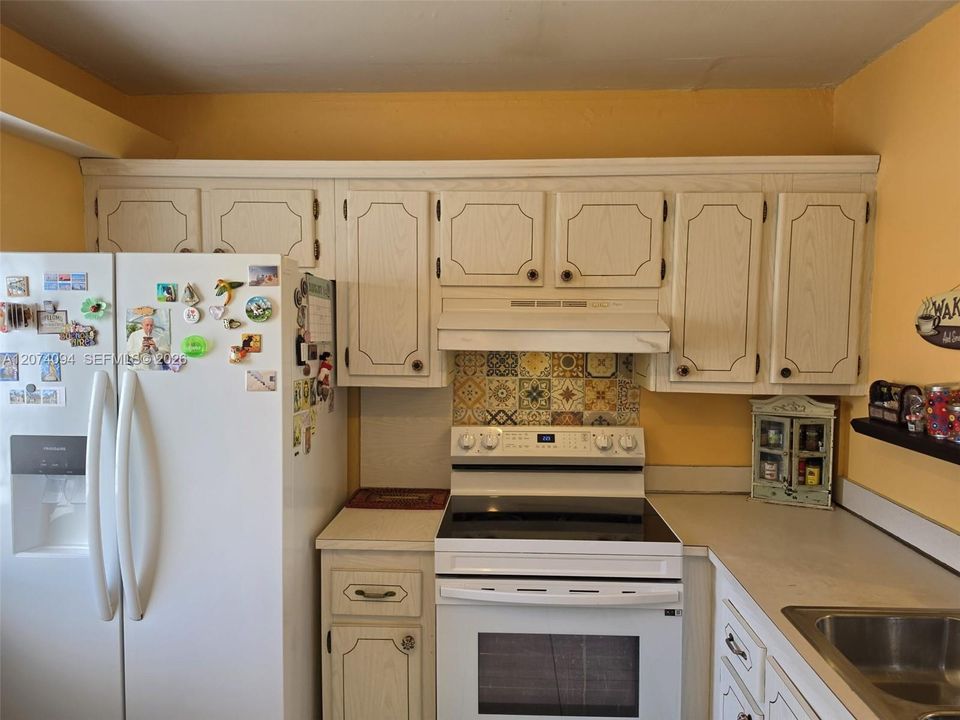 For Sale: $255,000 (2 beds, 2 baths, 1092 Square Feet)