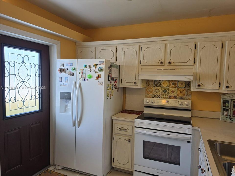 For Sale: $255,000 (2 beds, 2 baths, 1092 Square Feet)
