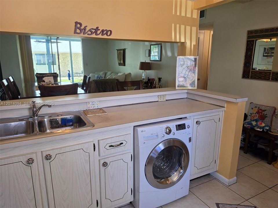 For Sale: $255,000 (2 beds, 2 baths, 1092 Square Feet)