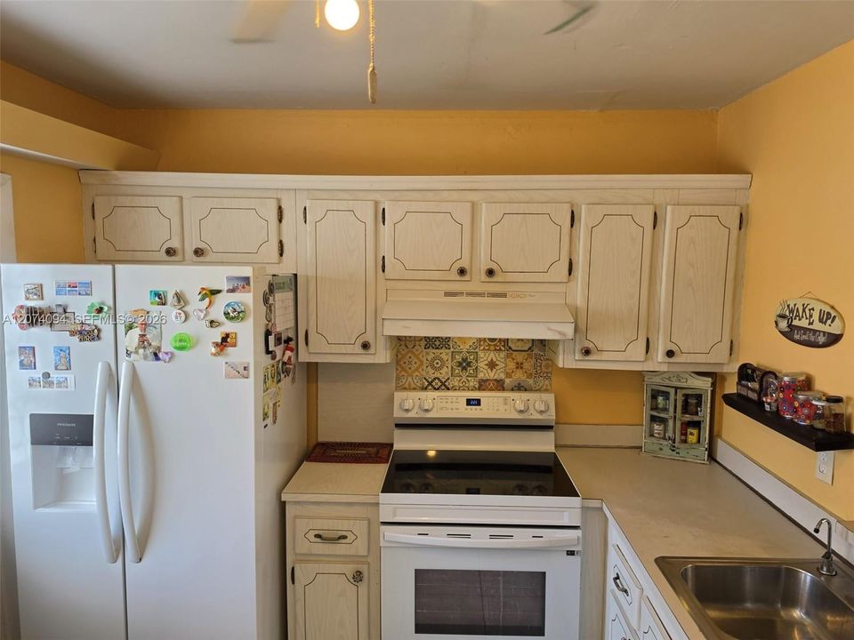 For Sale: $255,000 (2 beds, 2 baths, 1092 Square Feet)