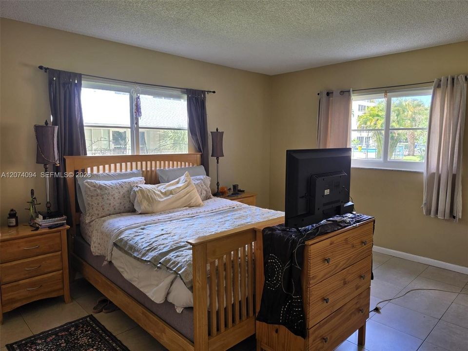 For Sale: $255,000 (2 beds, 2 baths, 1092 Square Feet)