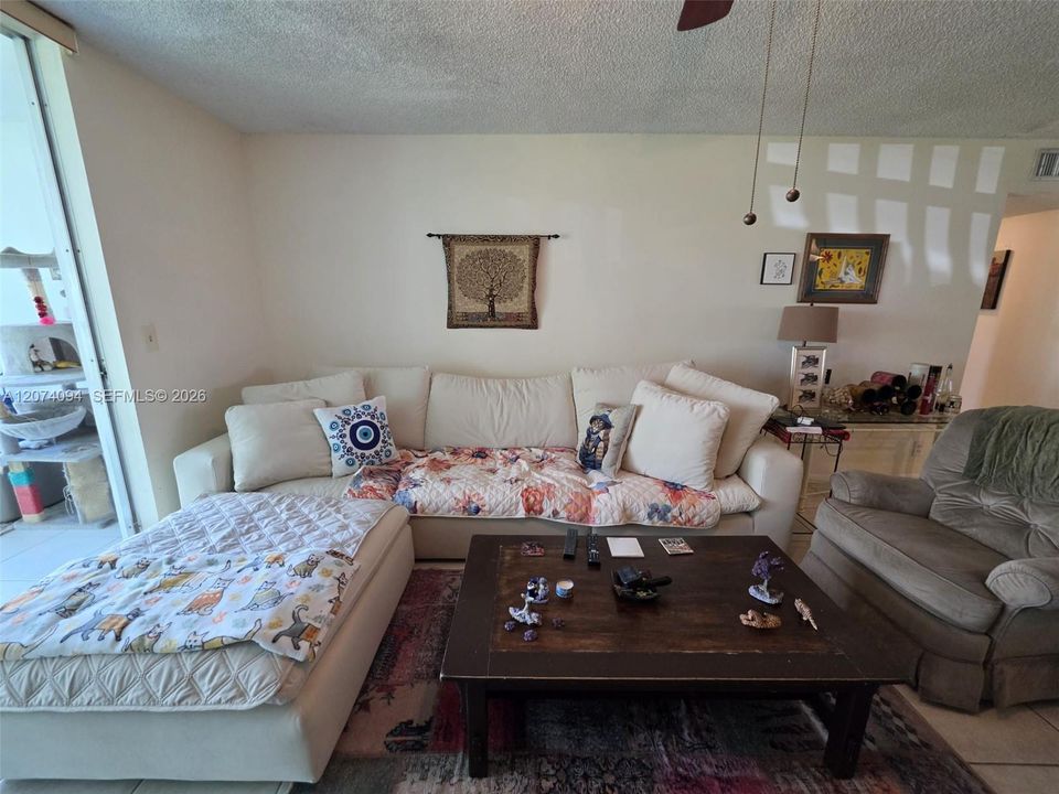 For Sale: $255,000 (2 beds, 2 baths, 1092 Square Feet)