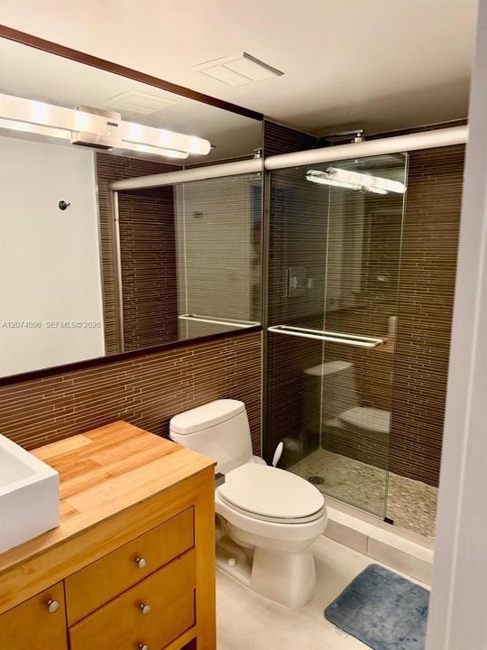 Active With Contract: $4,950 (2 beds, 2 baths, 1304 Square Feet)