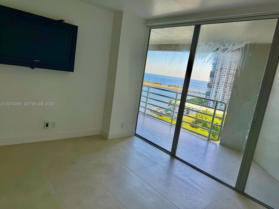 Active With Contract: $4,950 (2 beds, 2 baths, 1304 Square Feet)