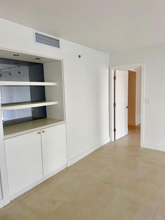 Active With Contract: $4,950 (2 beds, 2 baths, 1304 Square Feet)