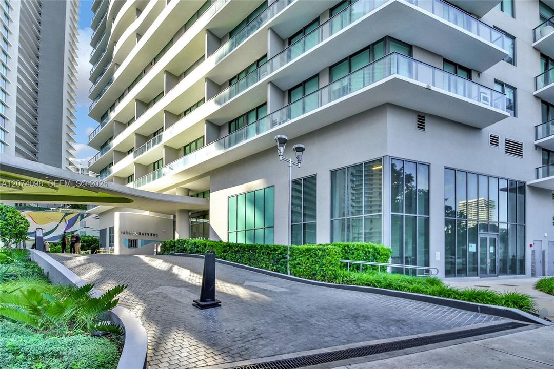 For Sale: $630,000 (2 beds, 2 baths, 1141 Square Feet)