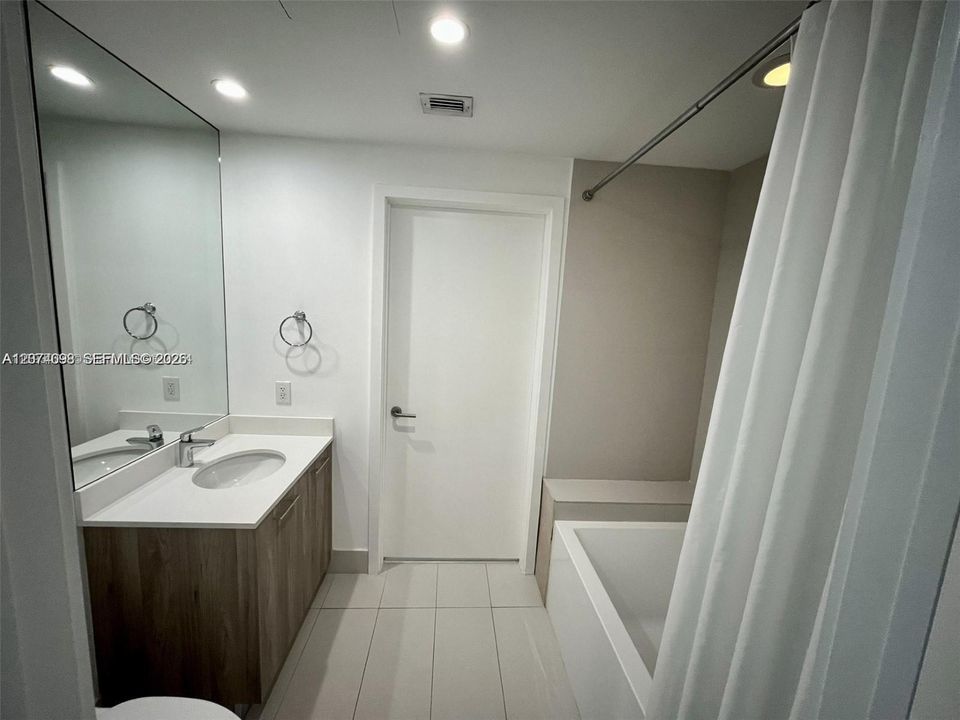 For Sale: $630,000 (2 beds, 2 baths, 1141 Square Feet)