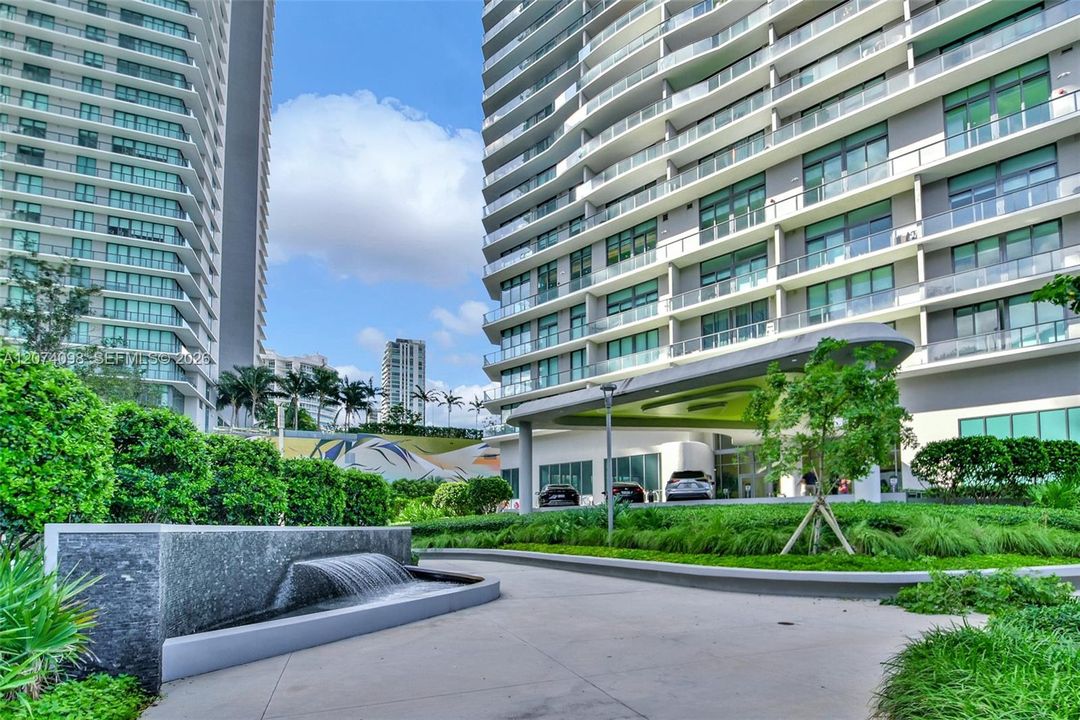 For Sale: $630,000 (2 beds, 2 baths, 1141 Square Feet)
