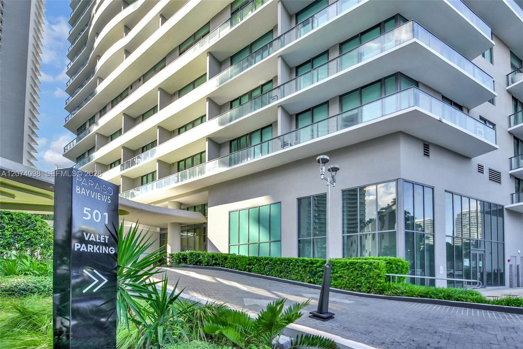 For Sale: $630,000 (2 beds, 2 baths, 1141 Square Feet)