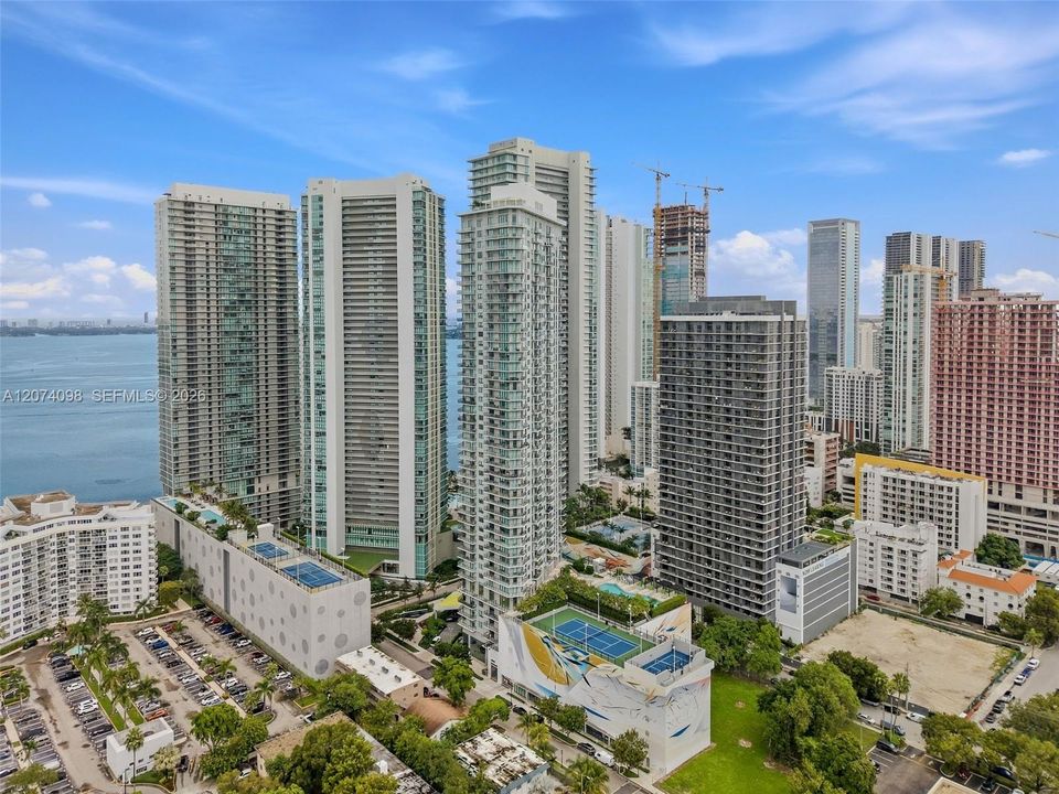 En Venta: $630,000 (2 camas, 2 baños, 1141 Pies cuadrados)