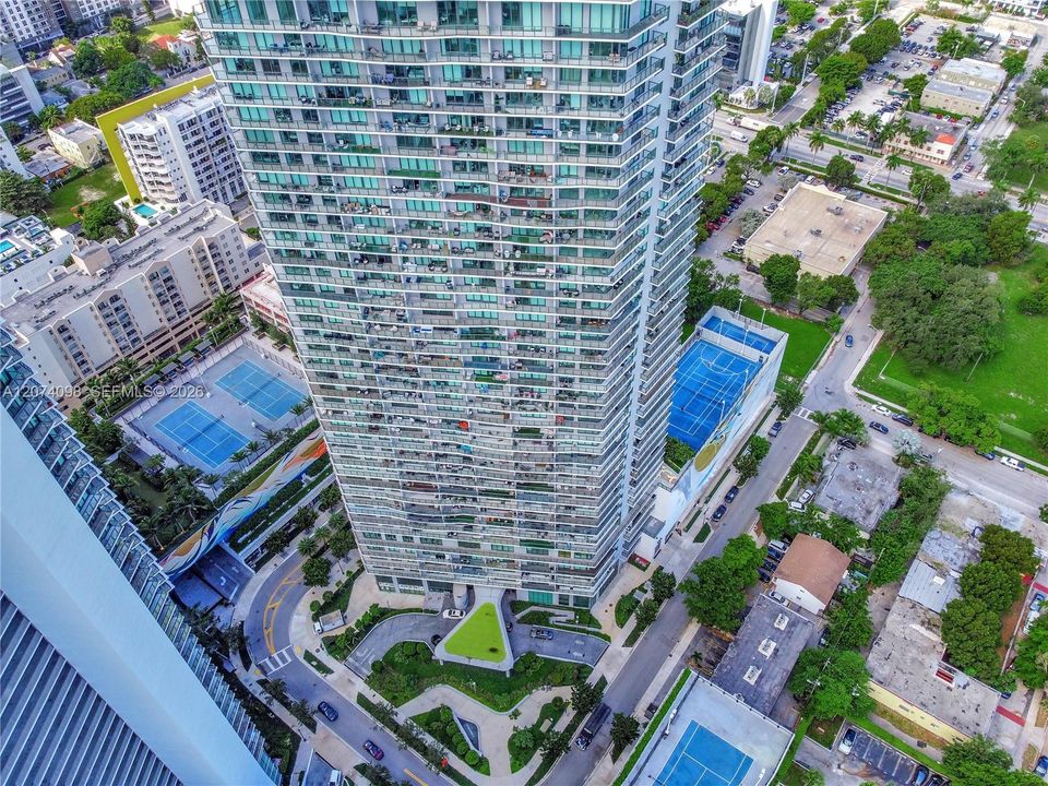 For Sale: $630,000 (2 beds, 2 baths, 1141 Square Feet)