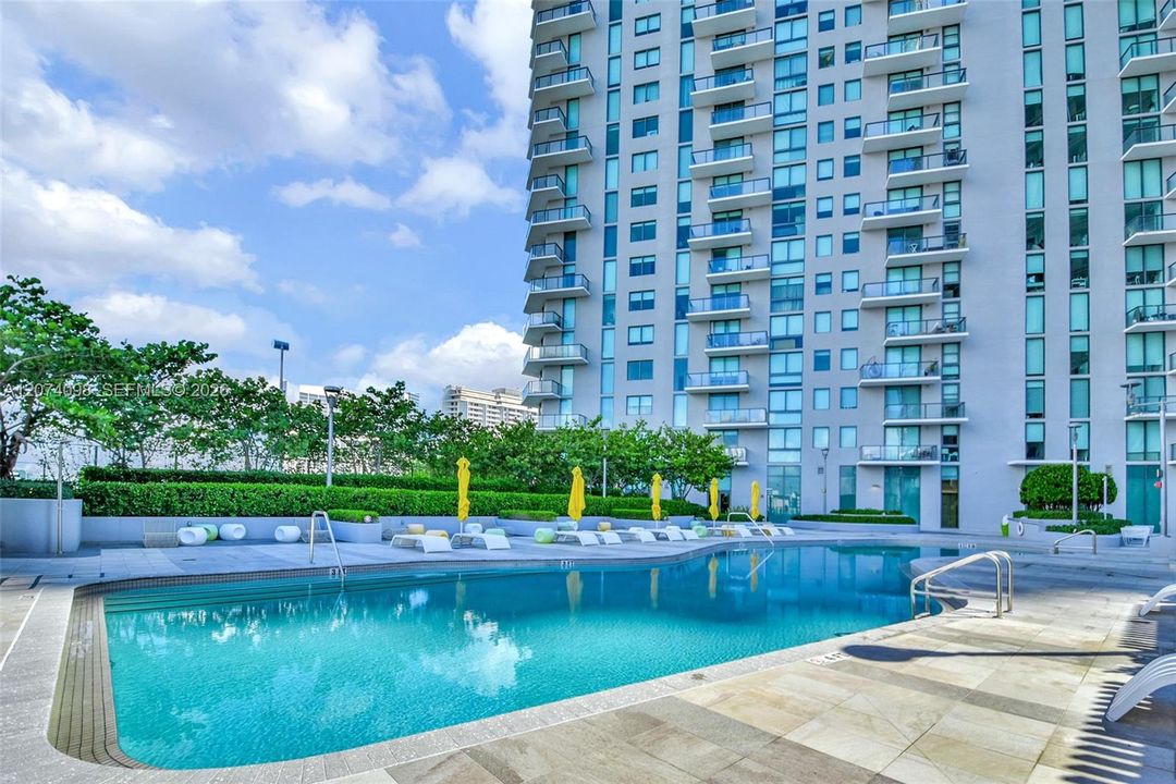 For Sale: $630,000 (2 beds, 2 baths, 1141 Square Feet)
