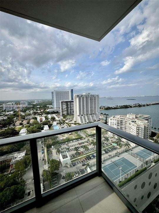 For Sale: $630,000 (2 beds, 2 baths, 1141 Square Feet)