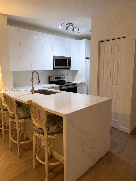 For Rent: $2,950 (3 beds, 2 baths, 1325 Square Feet)