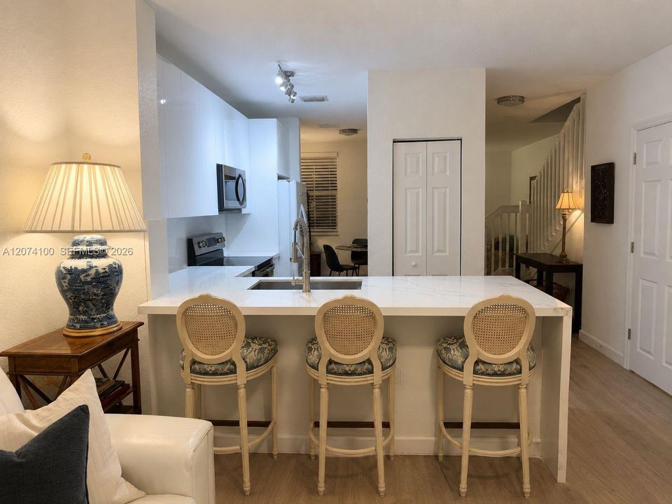For Rent: $2,950 (3 beds, 2 baths, 1325 Square Feet)