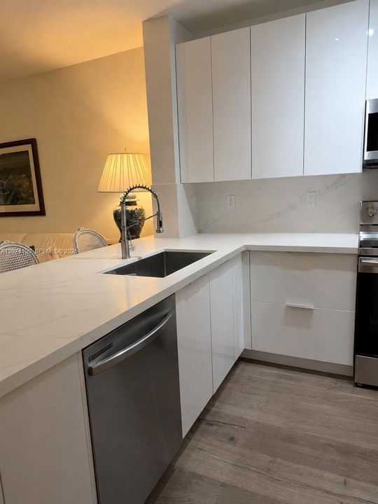 For Rent: $2,950 (3 beds, 2 baths, 1325 Square Feet)