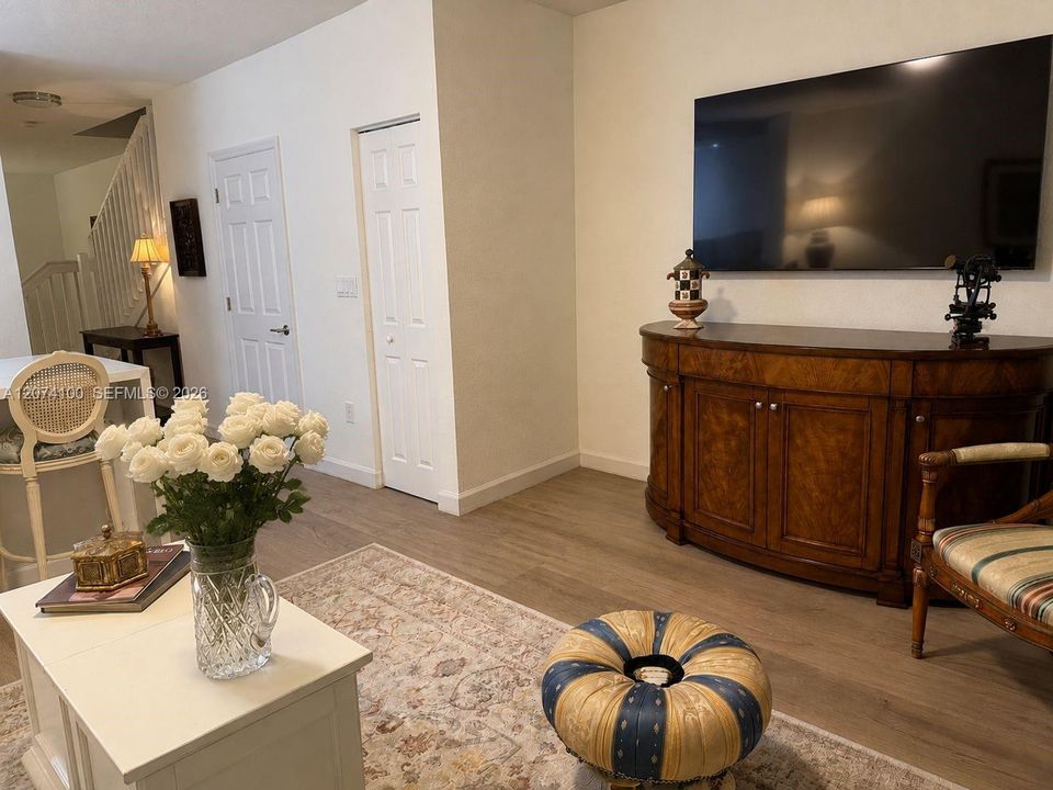 For Rent: $2,950 (3 beds, 2 baths, 1325 Square Feet)