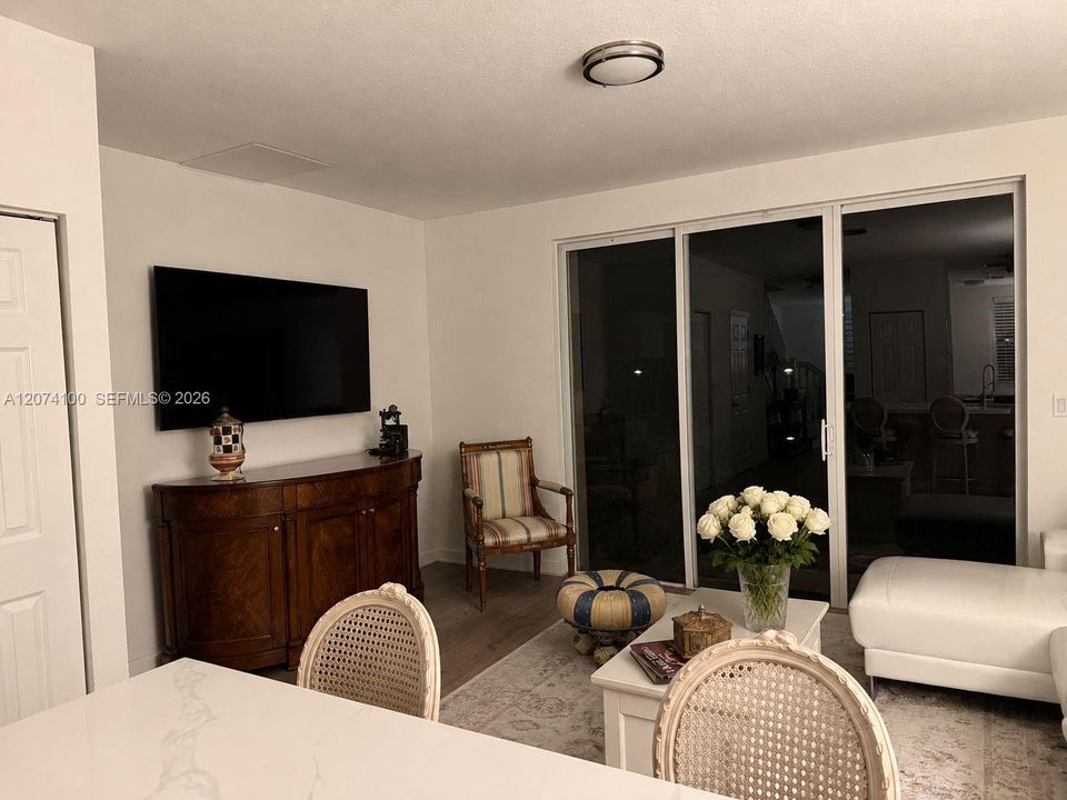 For Rent: $2,950 (3 beds, 2 baths, 1325 Square Feet)
