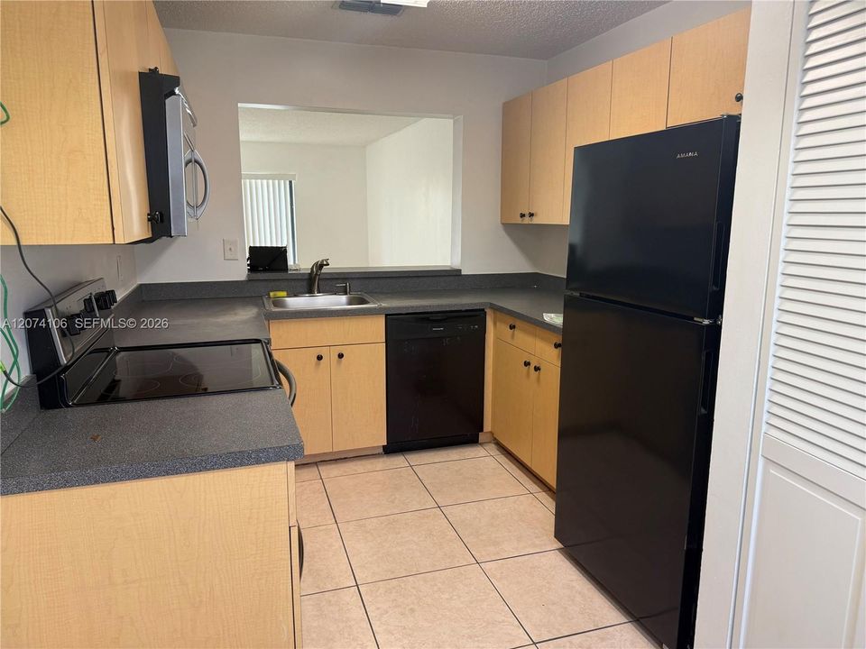 For Rent: $2,250 (2 beds, 2 baths, 1113 Square Feet)
