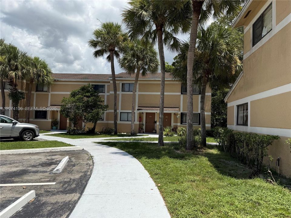 For Rent: $2,250 (2 beds, 2 baths, 1113 Square Feet)