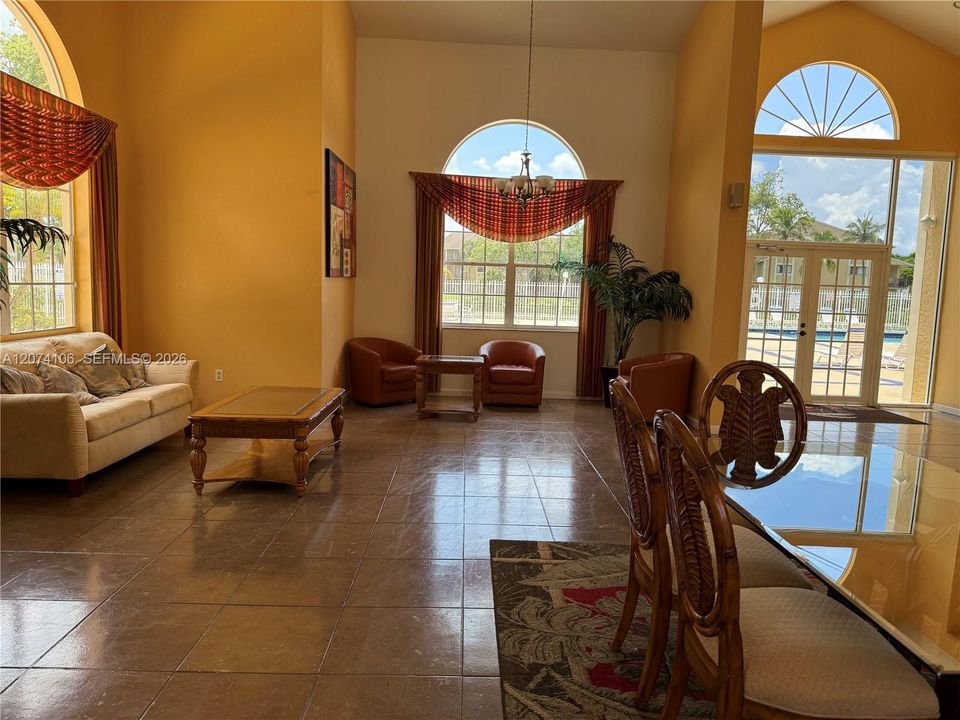 For Rent: $2,250 (2 beds, 2 baths, 1113 Square Feet)