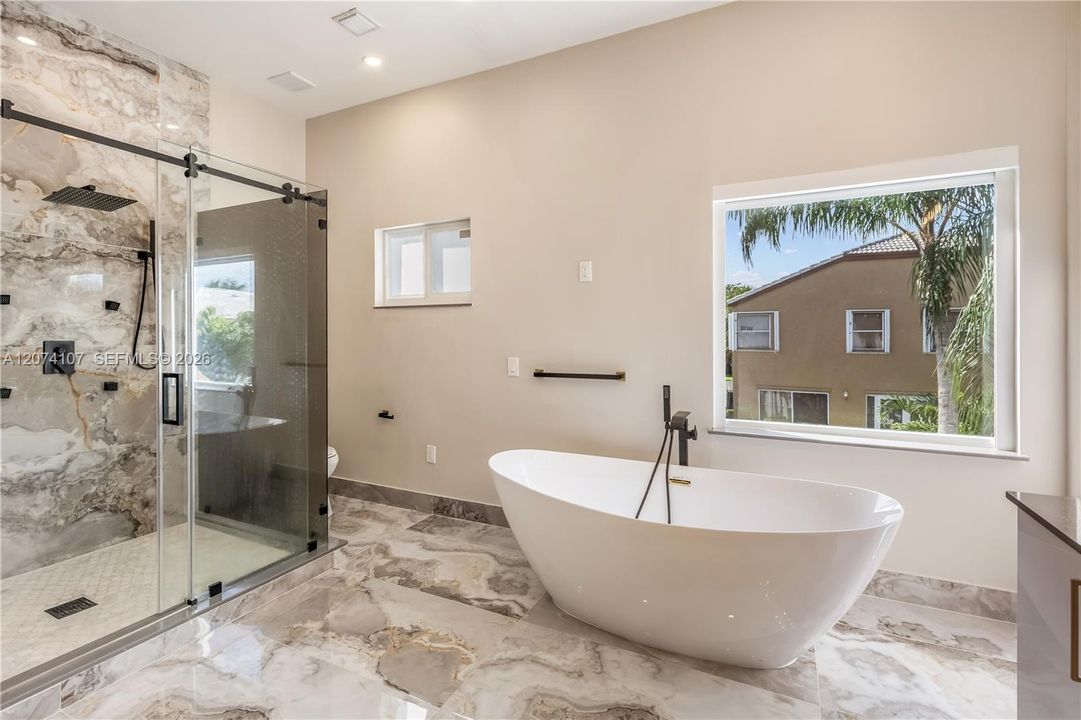 For Sale: $980,000 (4 beds, 2 baths, 2880 Square Feet)