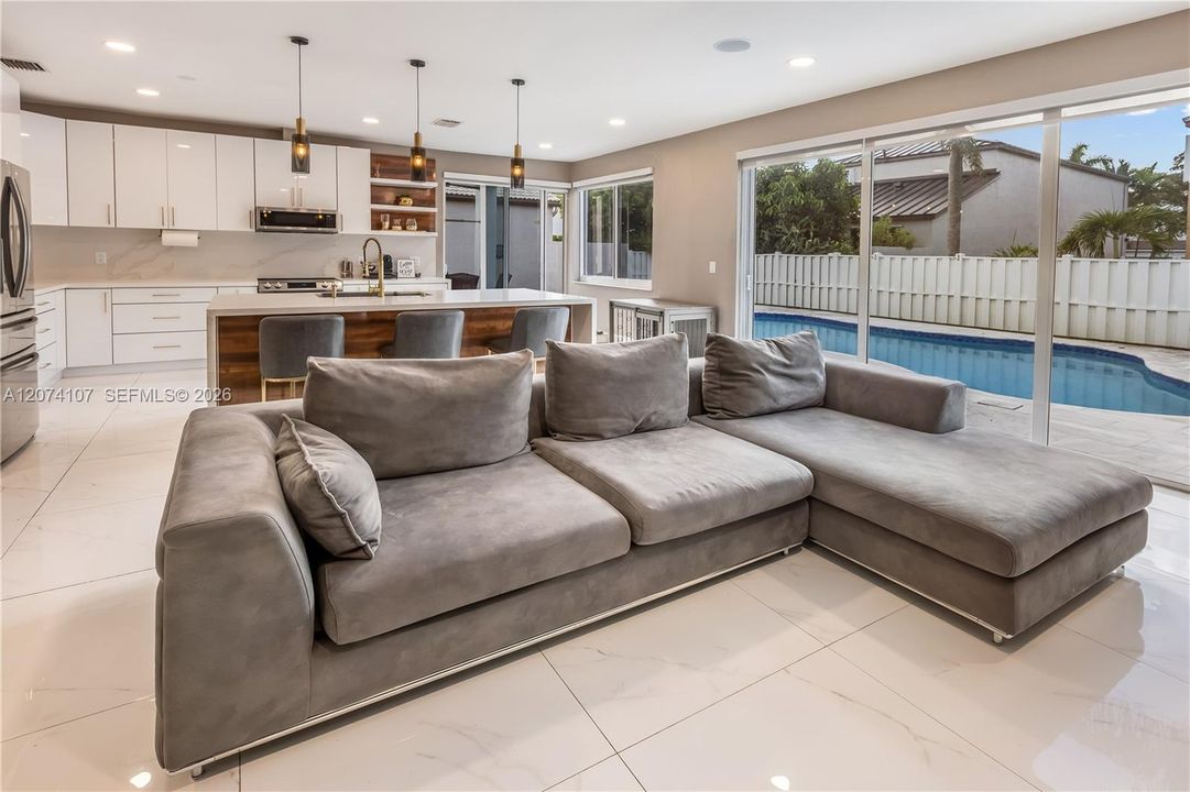 For Sale: $980,000 (4 beds, 2 baths, 2880 Square Feet)