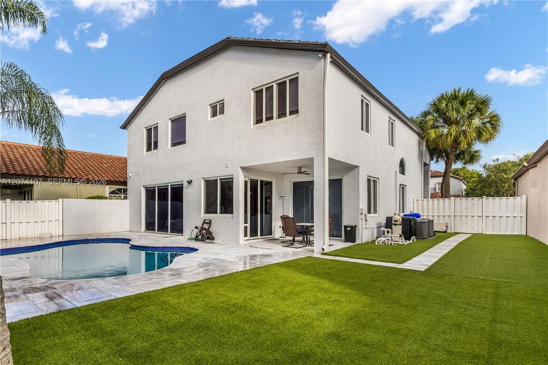 For Sale: $980,000 (4 beds, 2 baths, 2880 Square Feet)