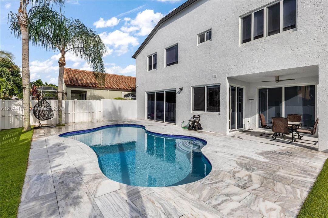 For Sale: $980,000 (4 beds, 2 baths, 2880 Square Feet)