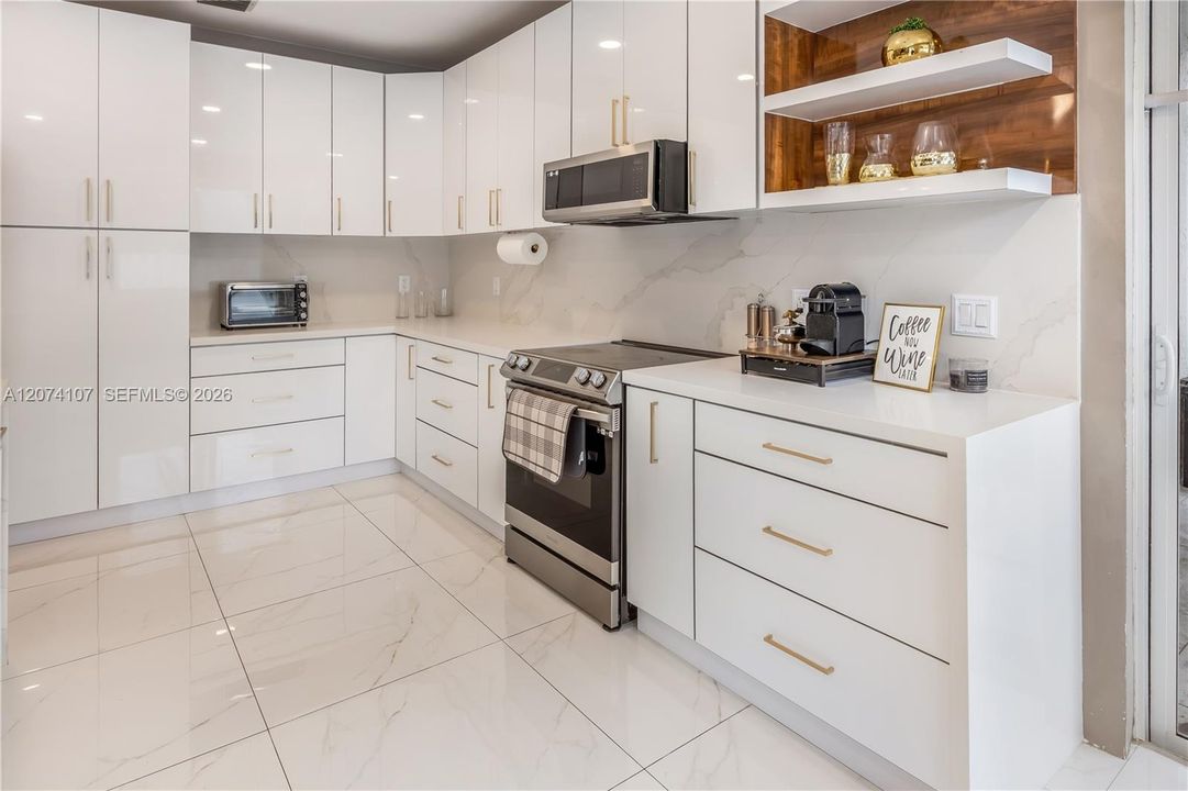 For Sale: $980,000 (4 beds, 2 baths, 2880 Square Feet)