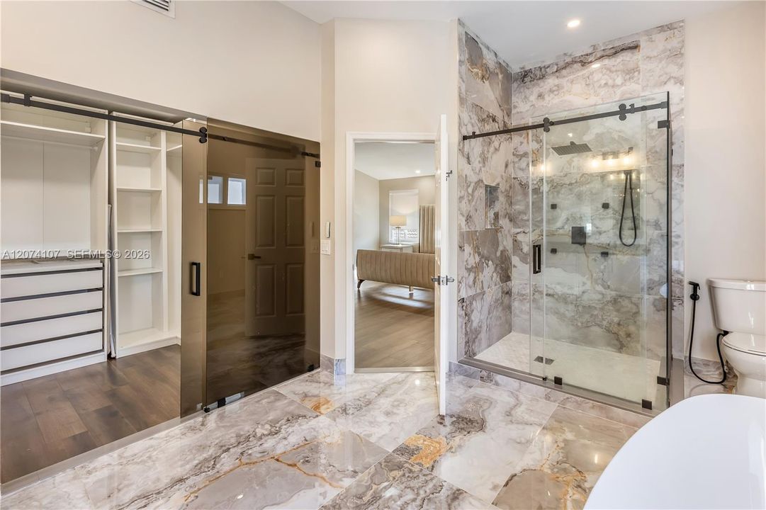 For Sale: $980,000 (4 beds, 2 baths, 2880 Square Feet)