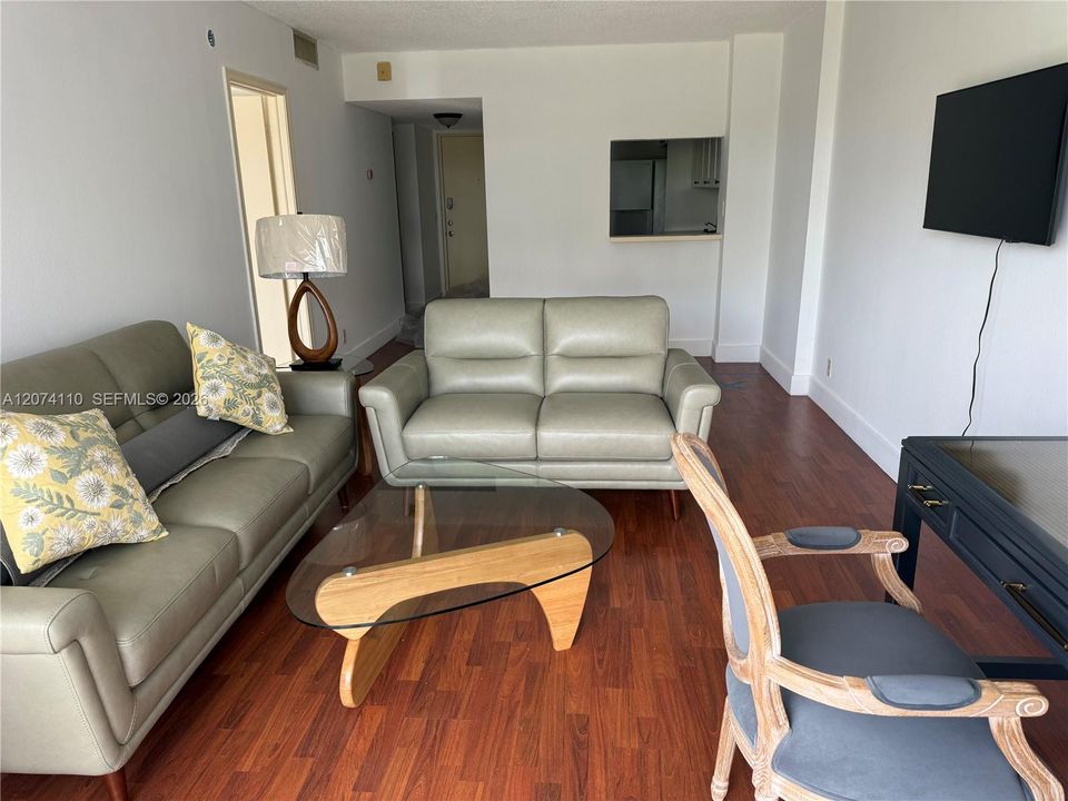 В аренду: $2,000 (1 спален, 1 ванн, 710 Квадратных фут)